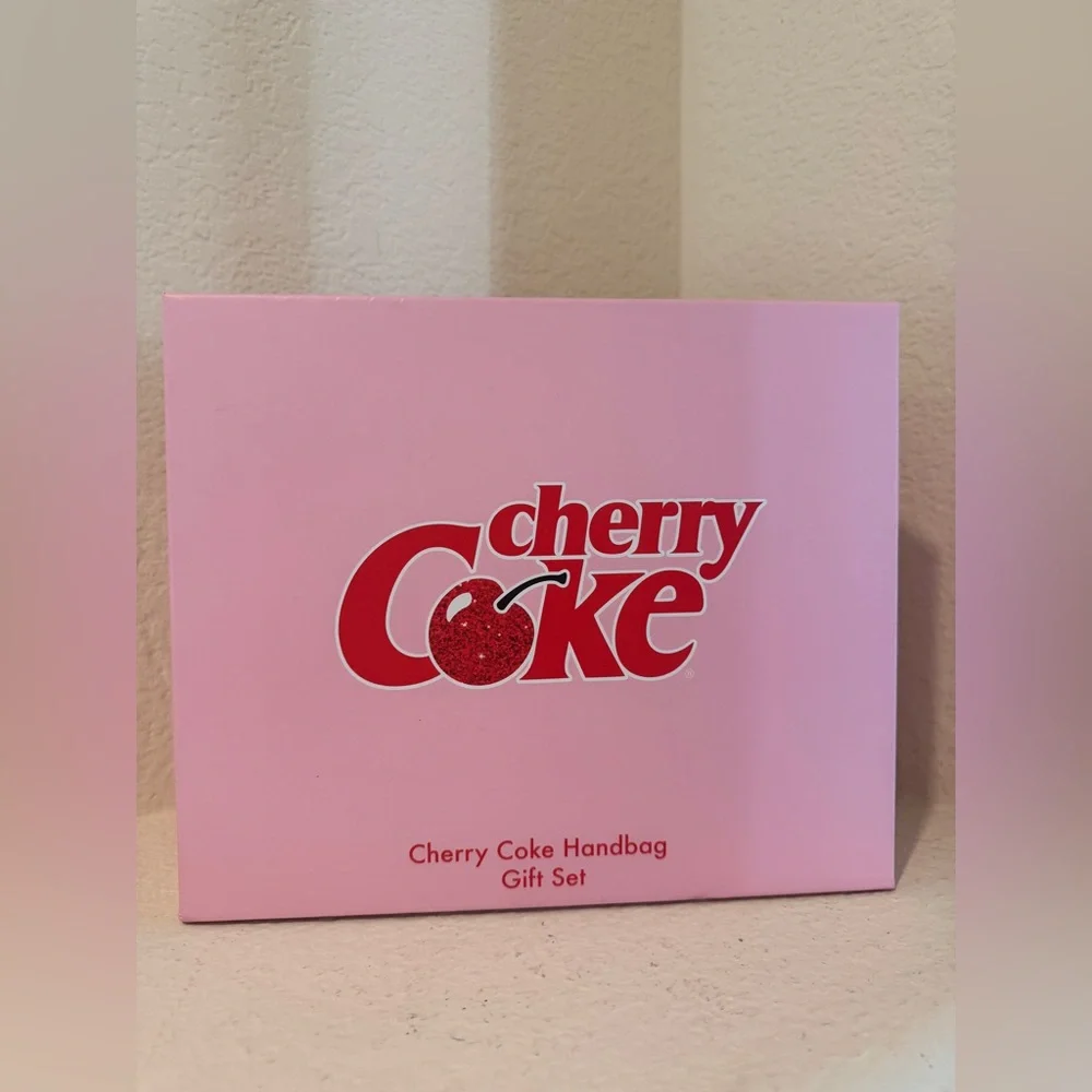 Skinnydip Cherry Coke Can Handbag Gift Set - Picture 4 of 5